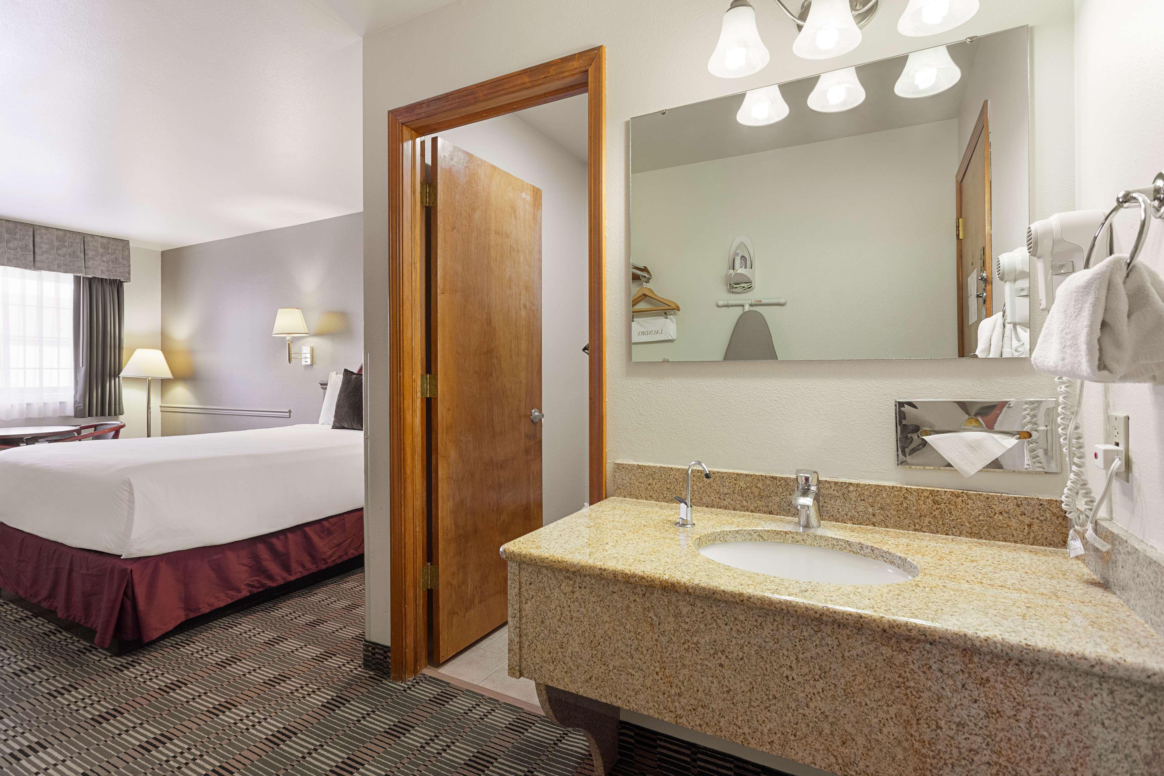 Americas Best Value Inn Burns Exterior foto