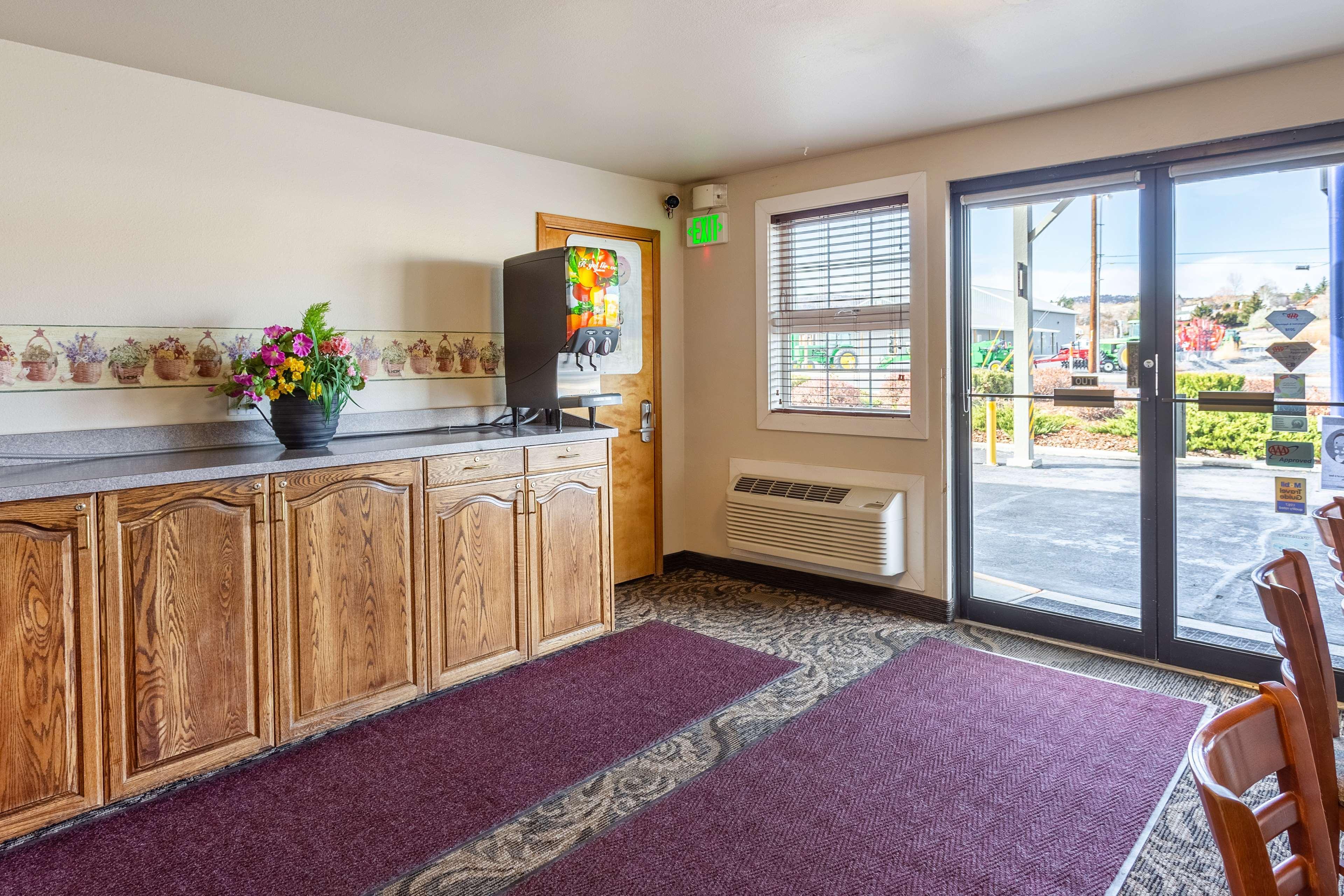 Americas Best Value Inn Burns Exterior foto
