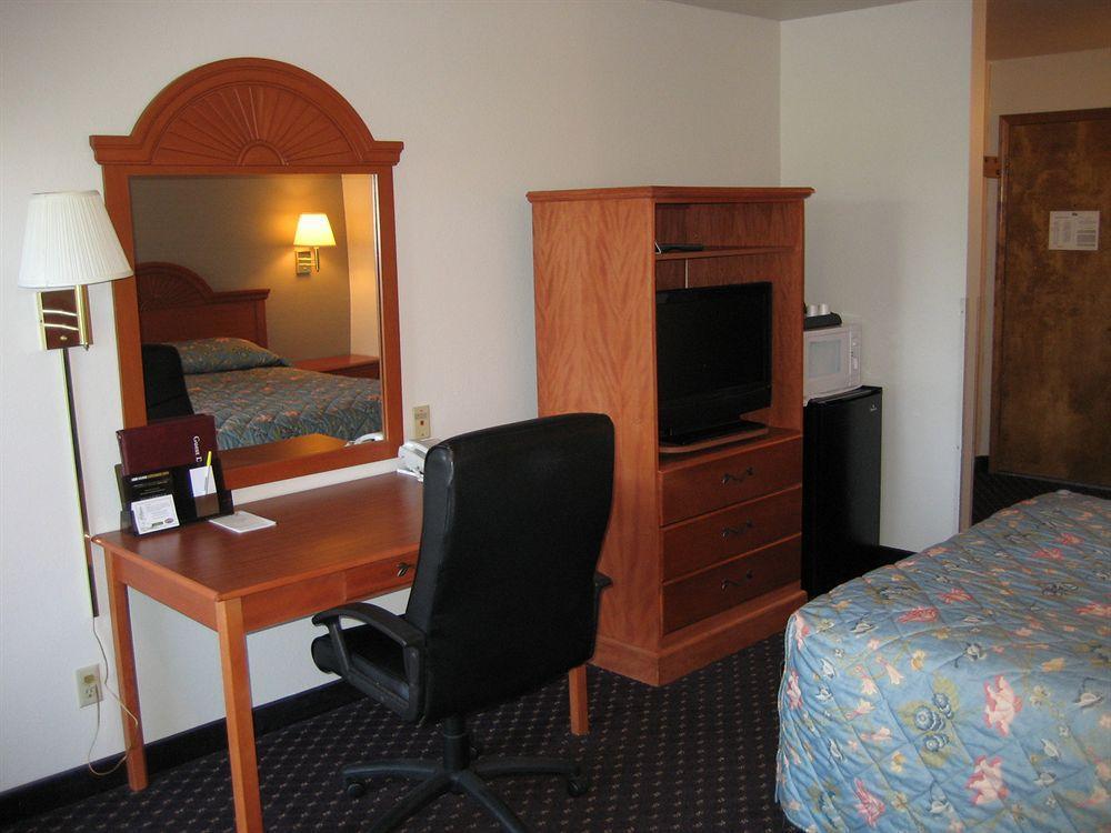Americas Best Value Inn Burns Exterior foto